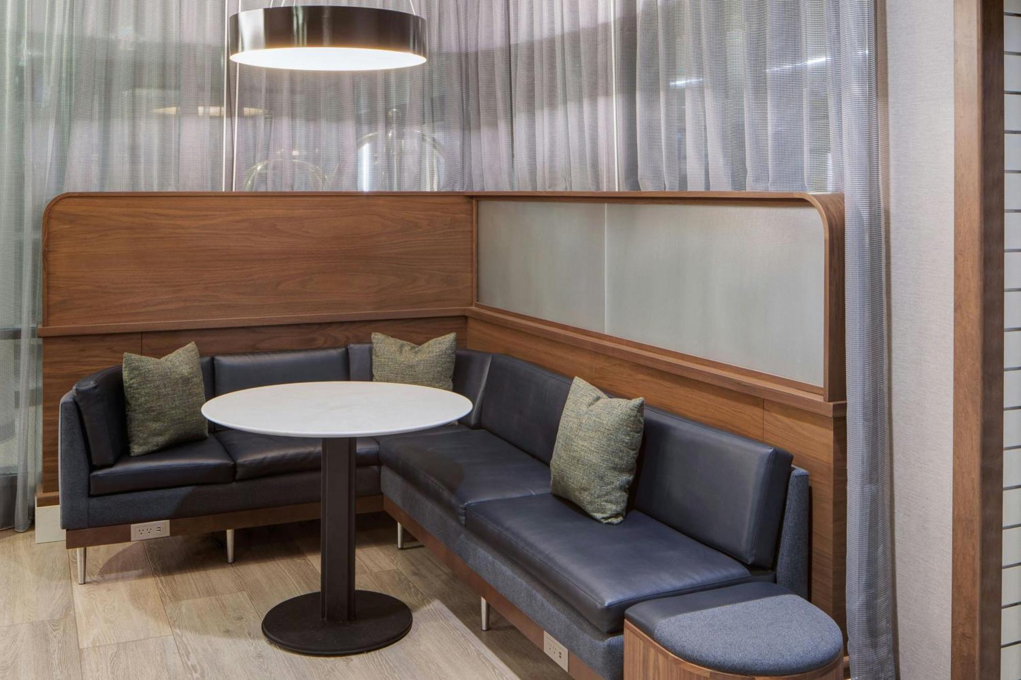 Courtyard By Marriott Chicago Downtown/River North Buitenkant foto